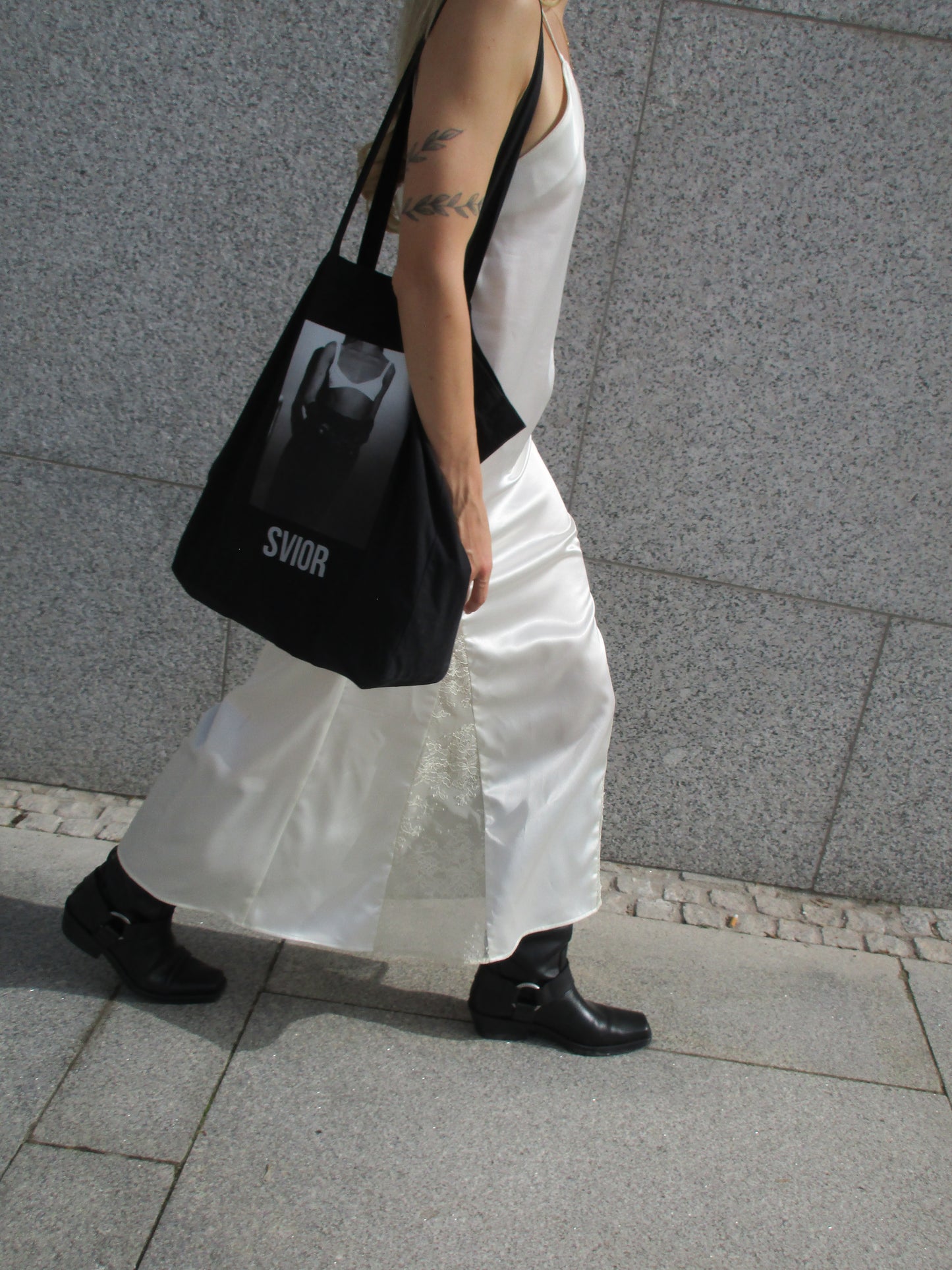 SVIŌR Tote Bag